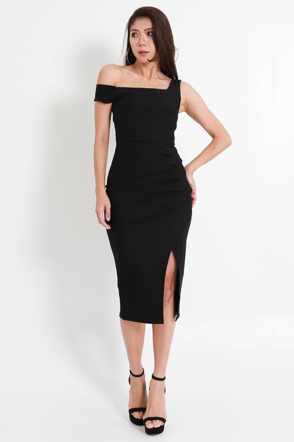 *Premium* Freya Asymmetrical Ruched Midi Dress (Black)