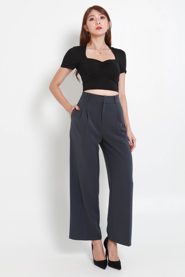 Pia Sweetheart Sleeved Top (Black)