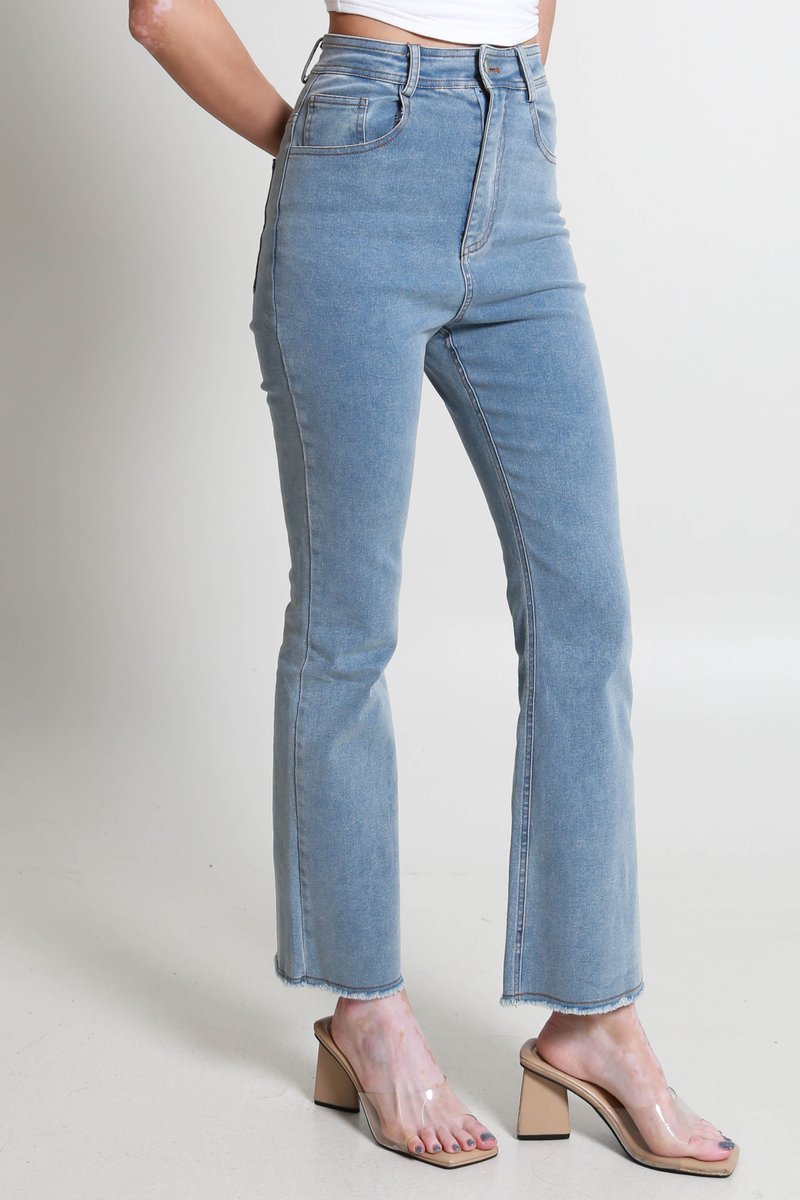 Hailey Raw Hem Jeans (Light) | Carrislabelle