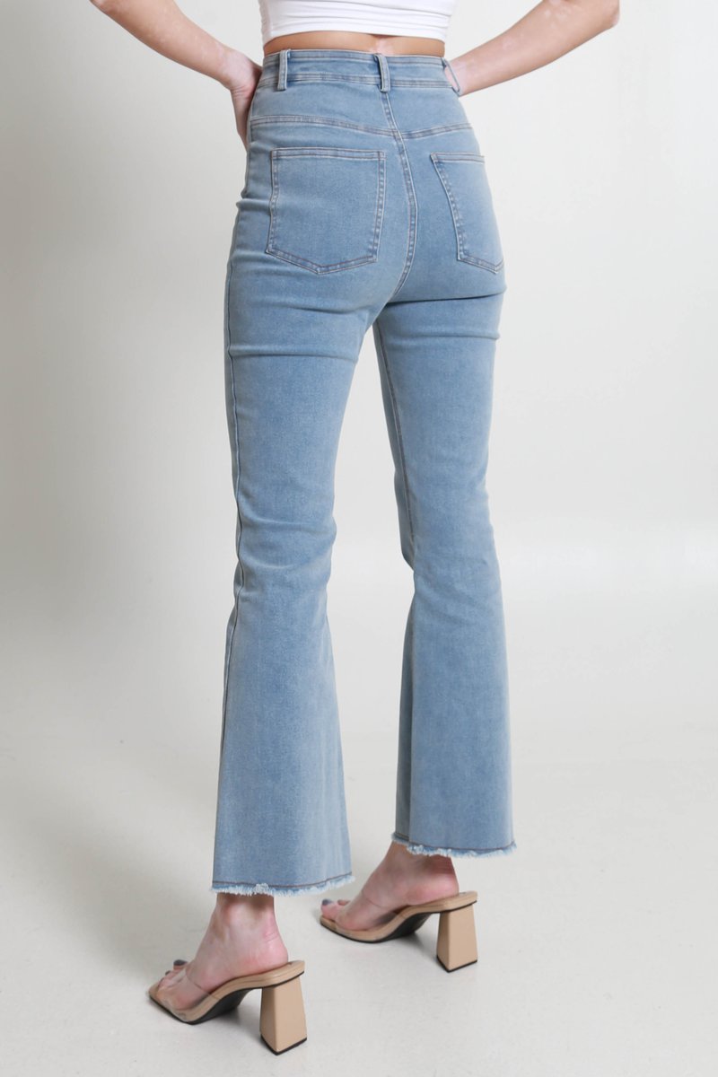 Hailey Raw Hem Jeans (Light) | Carrislabelle