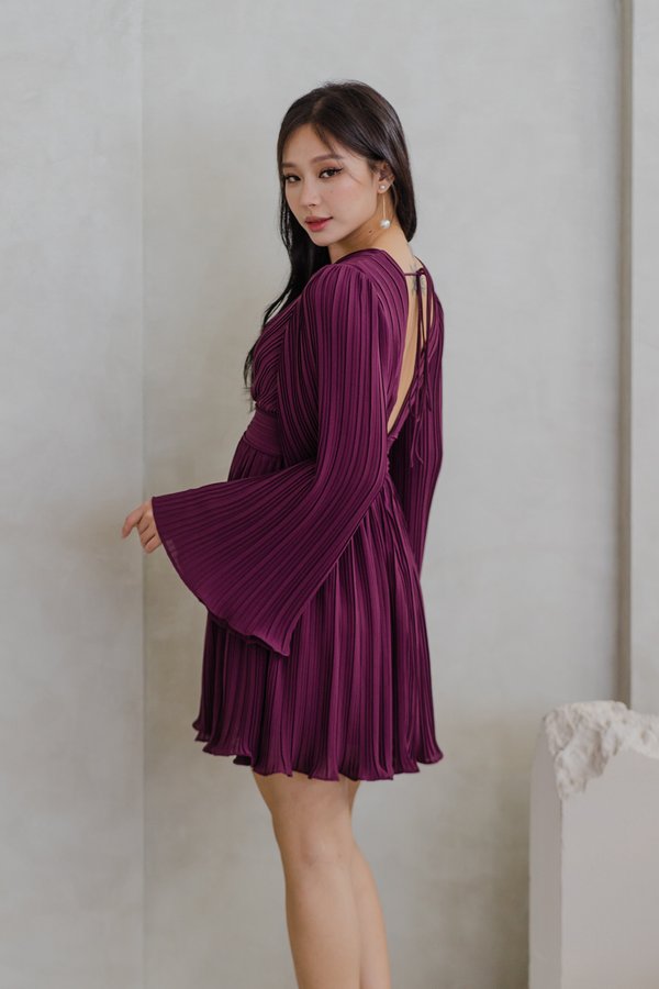 Anastasia Open Back Pleat Dress (Burgundy)