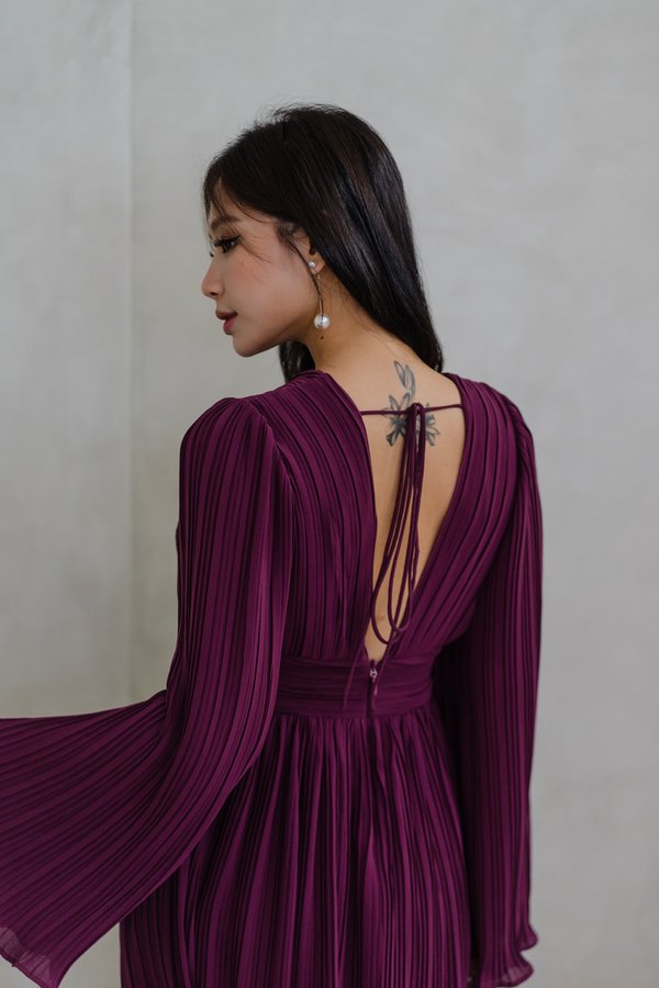 Anastasia Open Back Pleat Dress (Burgundy)
