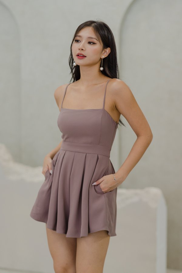 Lazier Pleated Romper (Ash Brown) Lazier Pleated Romper (Ash Brown)