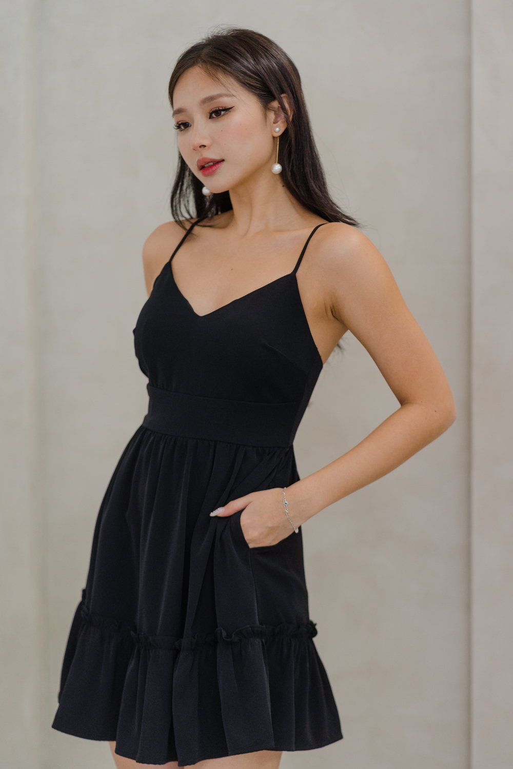 Leighton V Neck Babydoll Dress (Black) | Carrislabelle