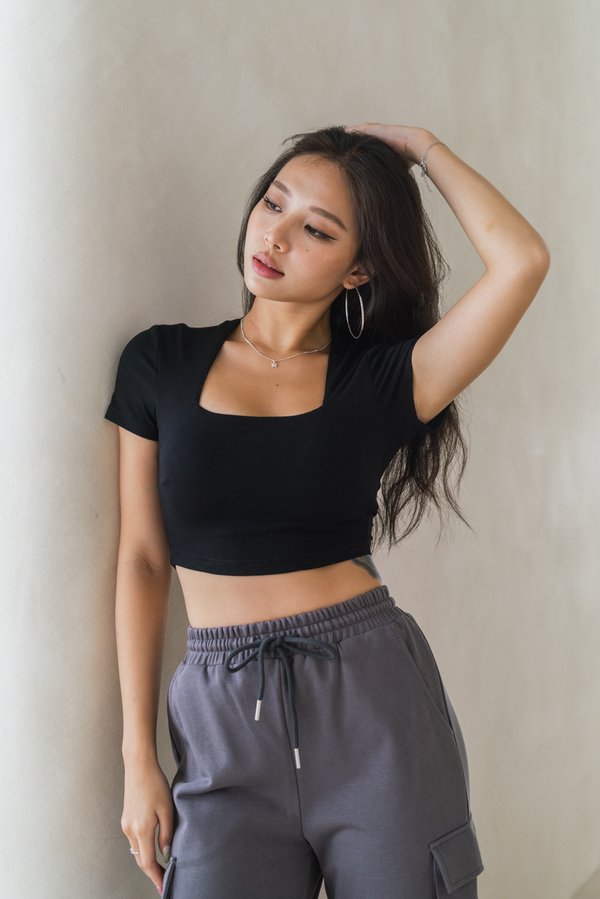 *Lite* [CROPPED] Lyla Queen Anne Top (Black)