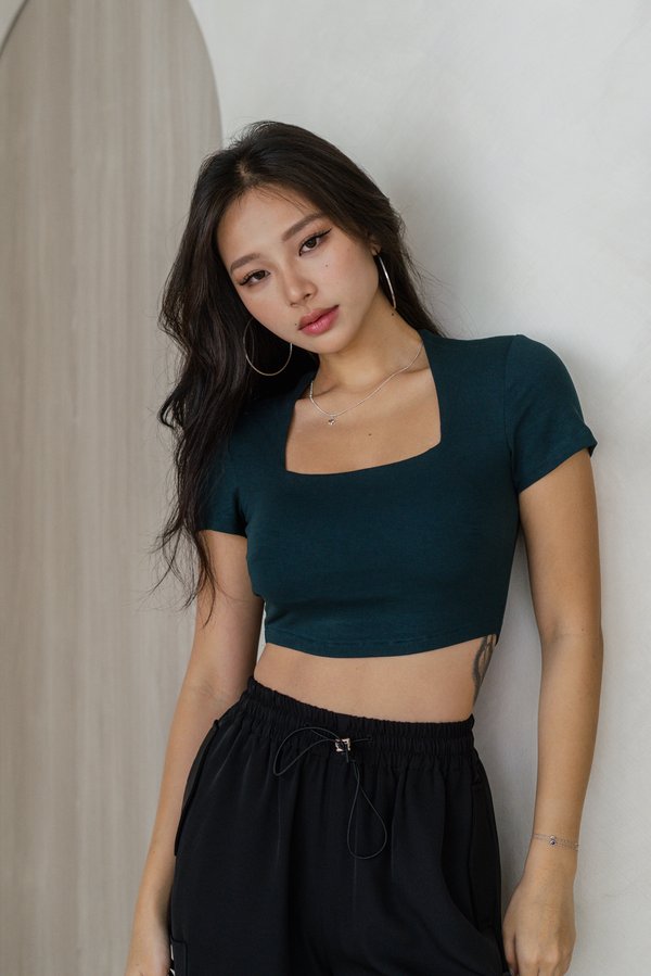 *Lite* [CROPPED] Lyla Queen Anne Top (Forest Green)