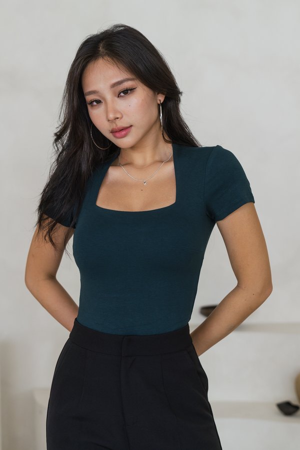 *Lite* [REGULAR] Lyla Queen Anne Top (Forest Green)