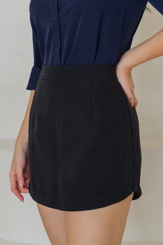 Caity Curve Hem Skorts (Black)