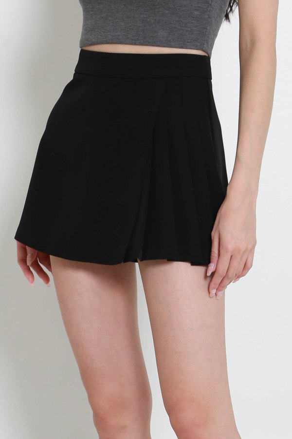 Sophia Pleated Skorts (Black)