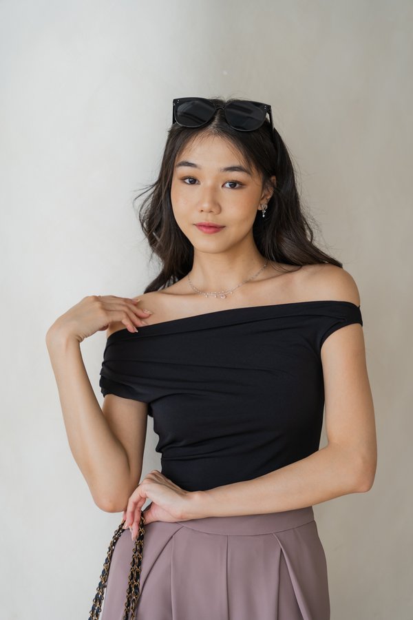 Zaria Off Shoulder Top (Black)