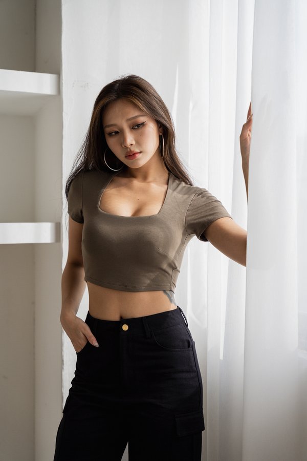 *Lite* [CROPPED] Lyla Queen Anne Top (Olive)