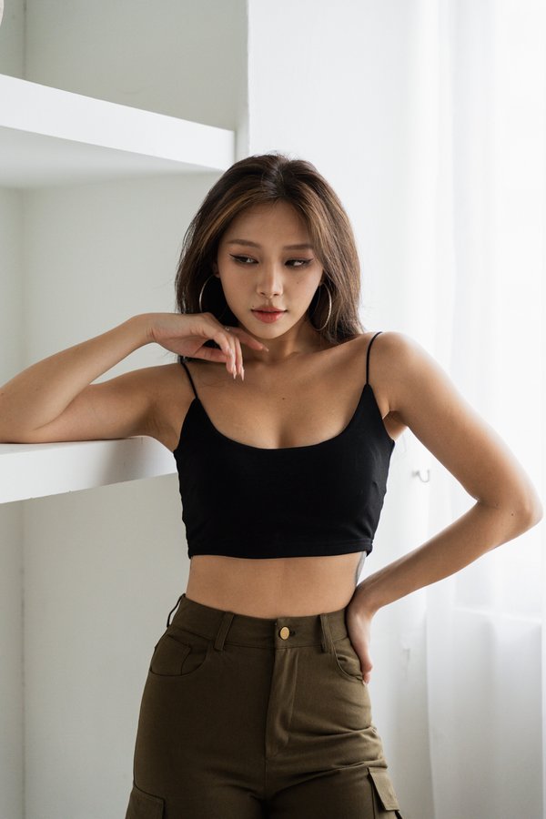 *Lite* [CROPPED] Liv Basic Cami Top (Black)