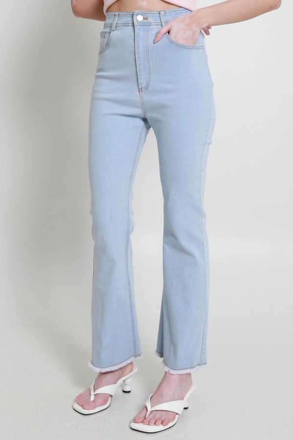 Hailey Raw Hem Jeans (Lightest Wash)