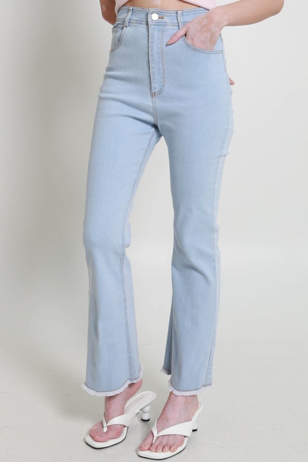 Hailey Raw Hem Jeans (Lightest Wash)