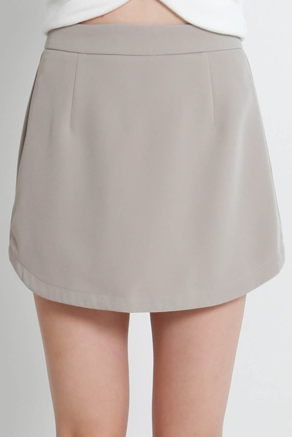 Caity Curve Hem Skorts (Khaki)