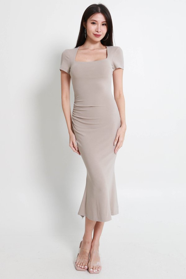 *Lite* Leshia Sleeved Mermaid Ruched Dress (Earl Grey)