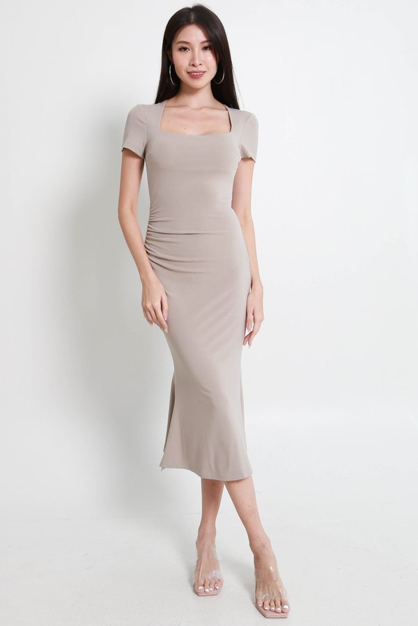 *Lite* Leshia Sleeved Mermaid Ruched Dress (Earl Grey)
