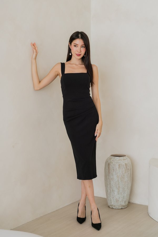 Aelin Straight Neck Ruch Midi Dress (Black)