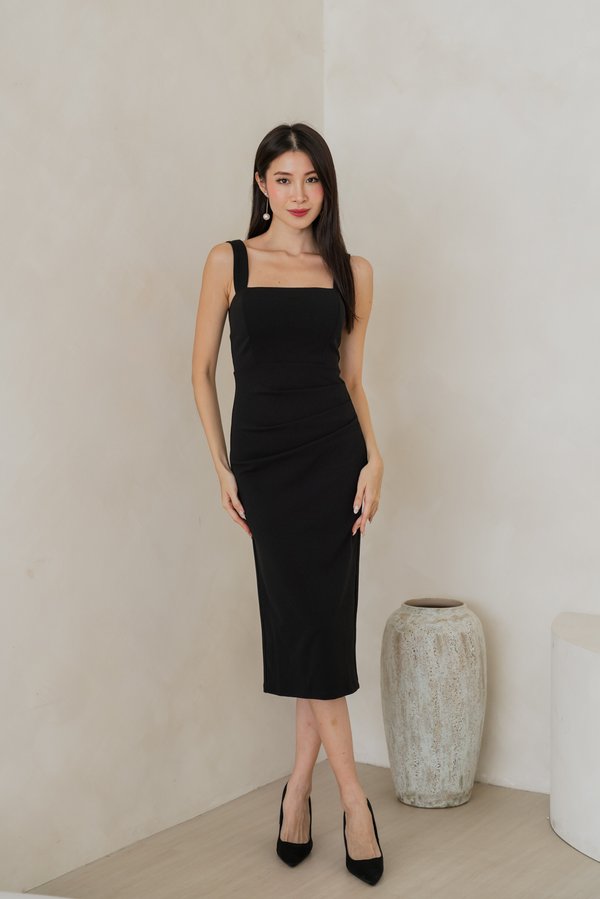 Aelin Straight Neck Ruch Midi Dress (Black)
