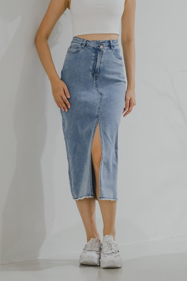 Jesse Front Slit Denim skirt (Light Wash)