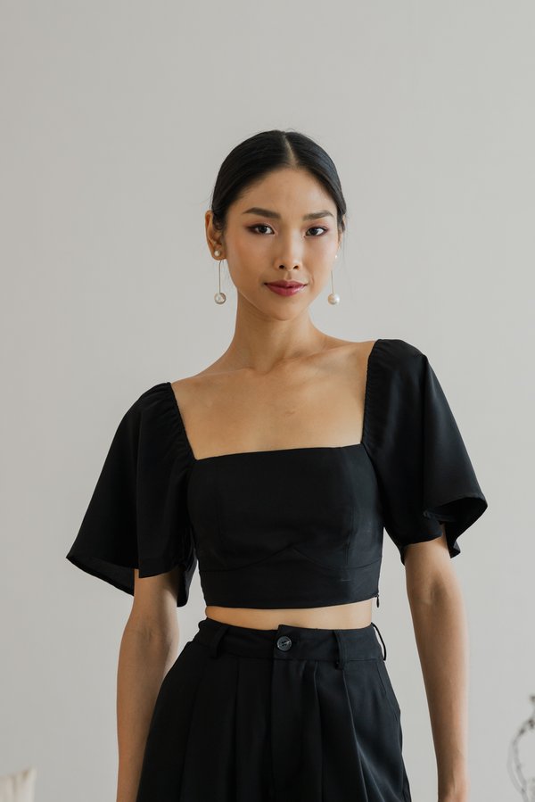 Leena Sleeved Padded Top (Black)
