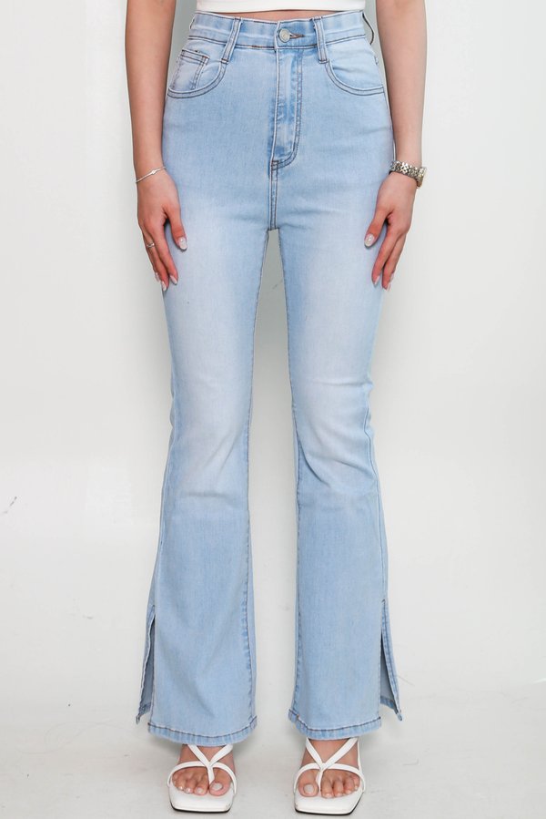 Holly Slit Hem Jeans (Light Wash)