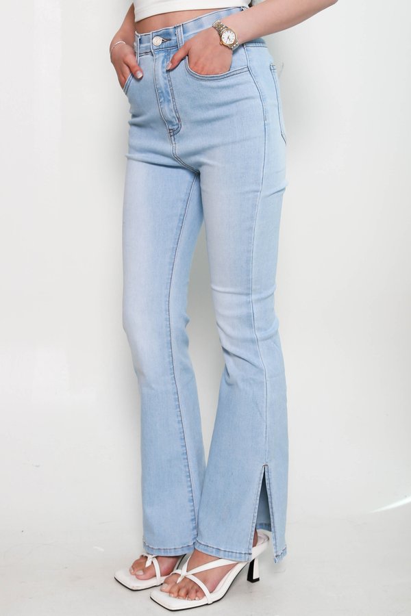 Holly Slit Hem Jeans (Light Wash)