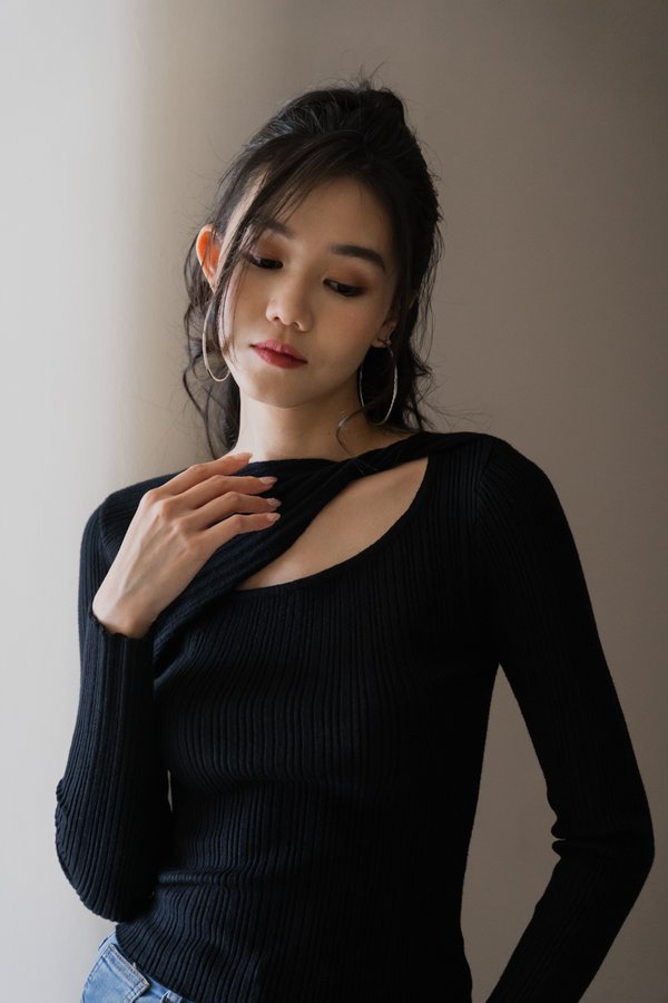 Elesa Cutout Long Sleeve Knit Top (Black)