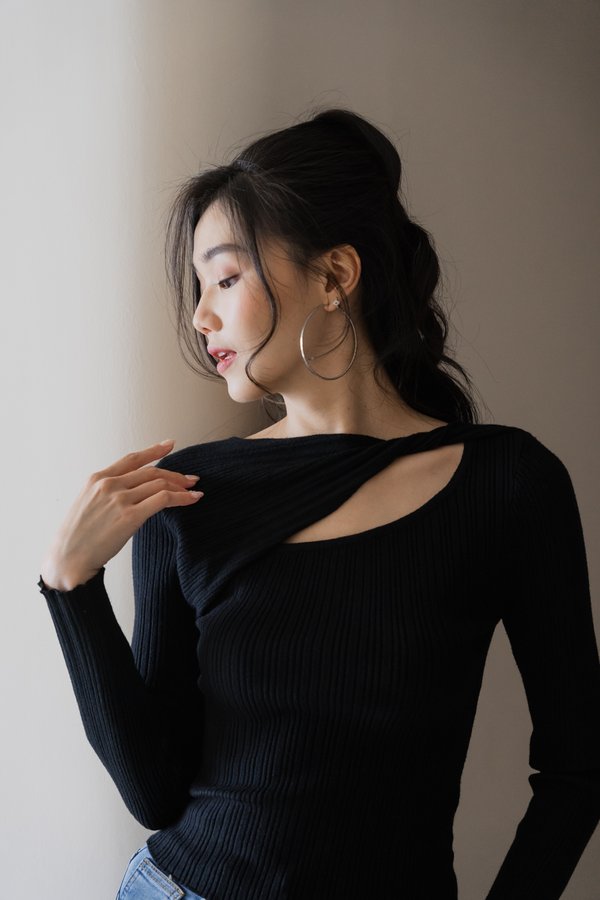 Elesa Cutout Long Sleeve Knit Top (Black)