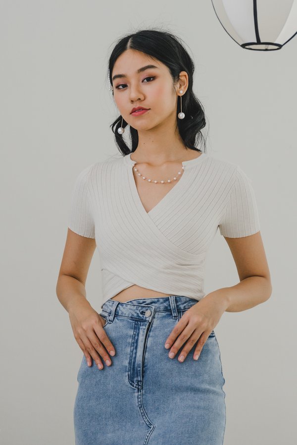 Aletta Overlap Pearl Chain Knit Top (Nougat)