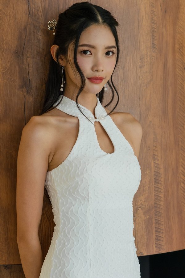 Chun Padded Textured Qipao V2 (White) Chun Padded Textured Qipao V2 (White)