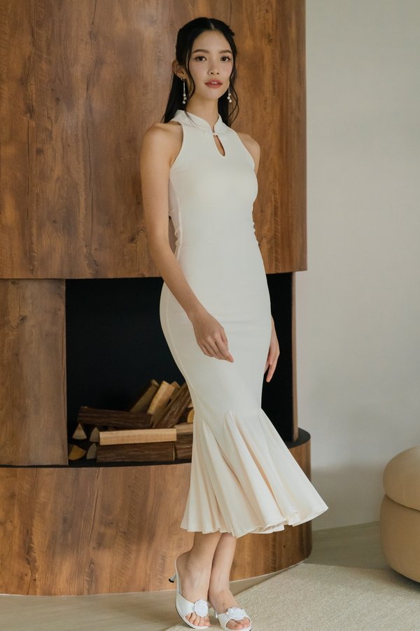 Yu Padded Textured Mermaid Qipao (Ivory)