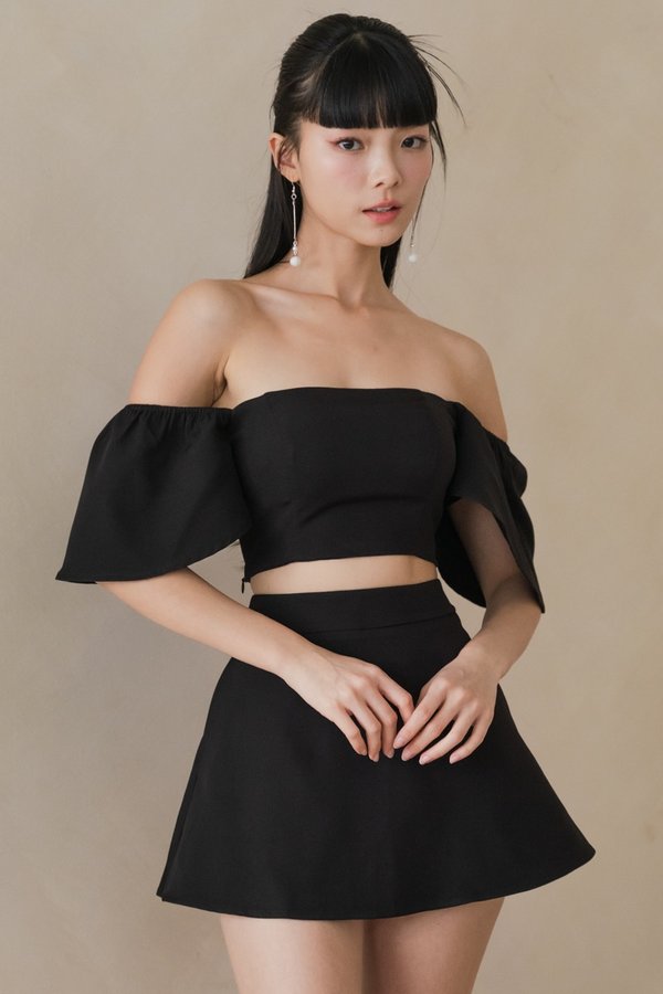 Alina Sleeved Padded Top (Black)