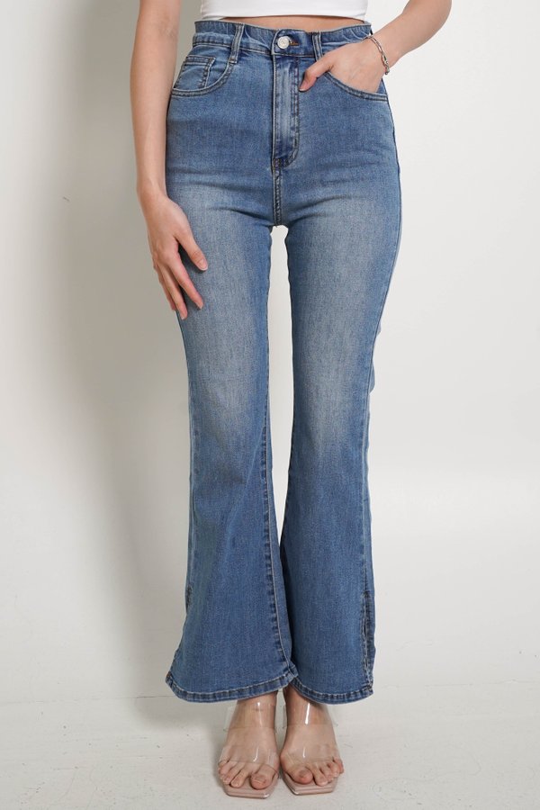 Holly Slit Hem Jeans (Mid Wash) Holly Slit Hem Jeans (Mid Wash)