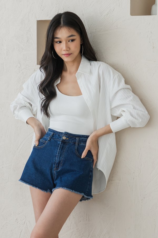 Gwen Oversized Shirt (Snow White) Gwen Oversized Shirt (Snow White)