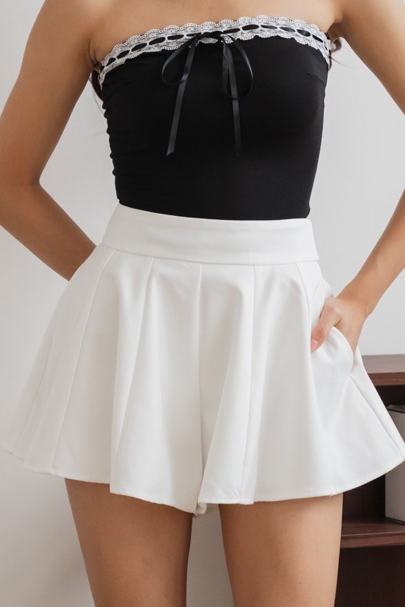 Levelle Pleated Shorts V2 (White) Levelle Pleated Shorts V2 (White)