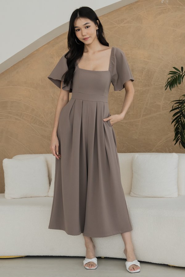 [SLEEVED] Lazie Pleated Jumpsuit (Latte)