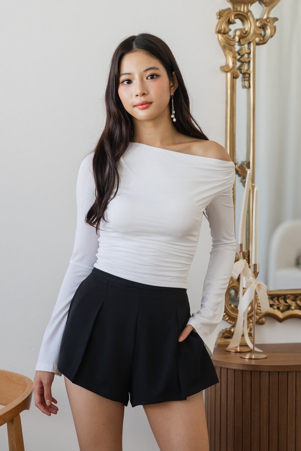 Livia Pleated Shorts (Black)