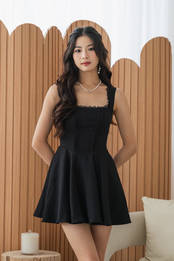 Julieeana Lace Padded Dress (Black)