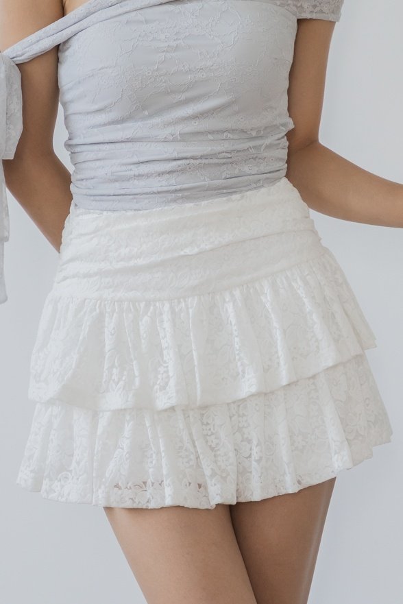 Louisa Tiered Lace Skorts (White)