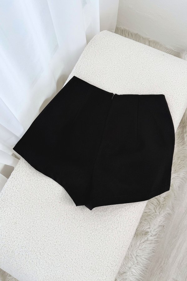 Kylie Panel Shorts (Black)