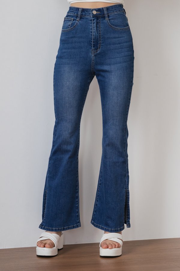 Holly Slit Hem Jeans (Medium Blue Wash) Holly Slit Hem Jeans (Medium Blue Wash)