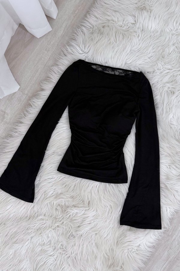 Cova Back Lace Long Sleeve Padded Top