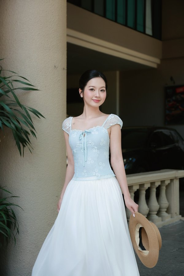 Caprina Flower Lace Padded Top