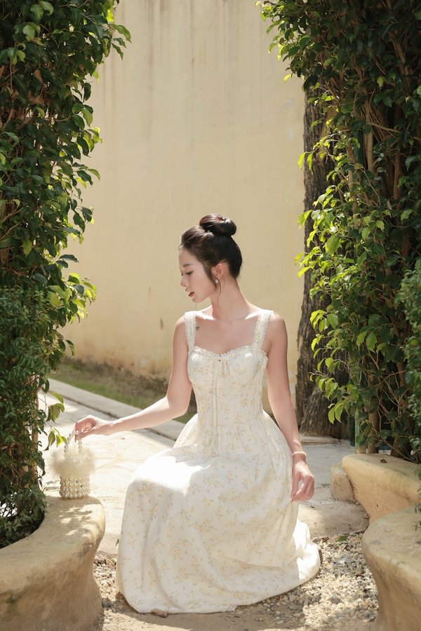 Amaris Lace Bustier Midi Padded Dress