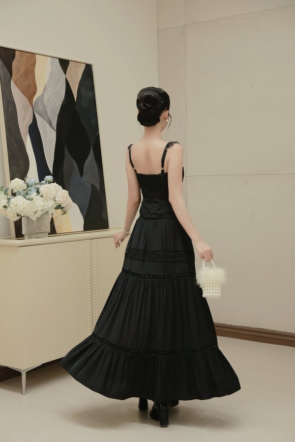 [DEFECT] Nova Crochet Maxi Skirt (Black, S)