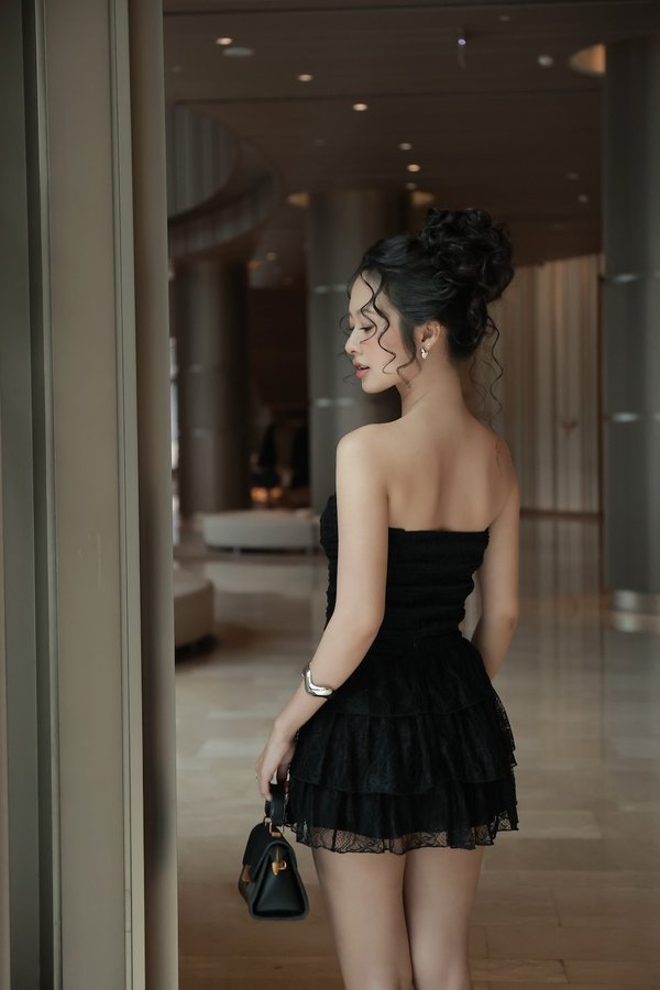 [DEFECT] Valora Sweetheart Lace Padded Top (Black, M)