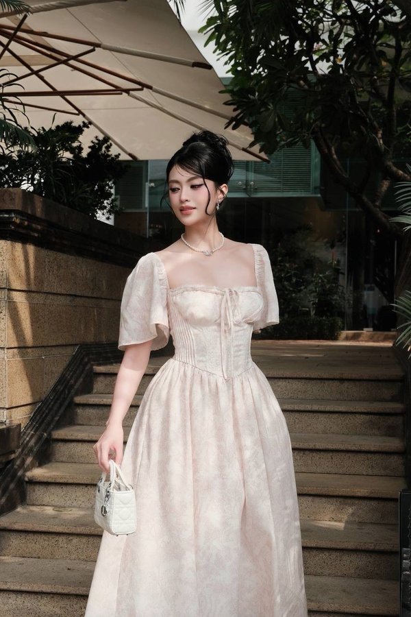 [SLEEVED] Amaris Lace Bustier Midi Padded Dress