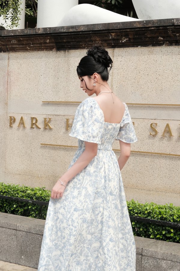 [SLEEVED] Amaris Lace Bustier Midi Padded Dress
