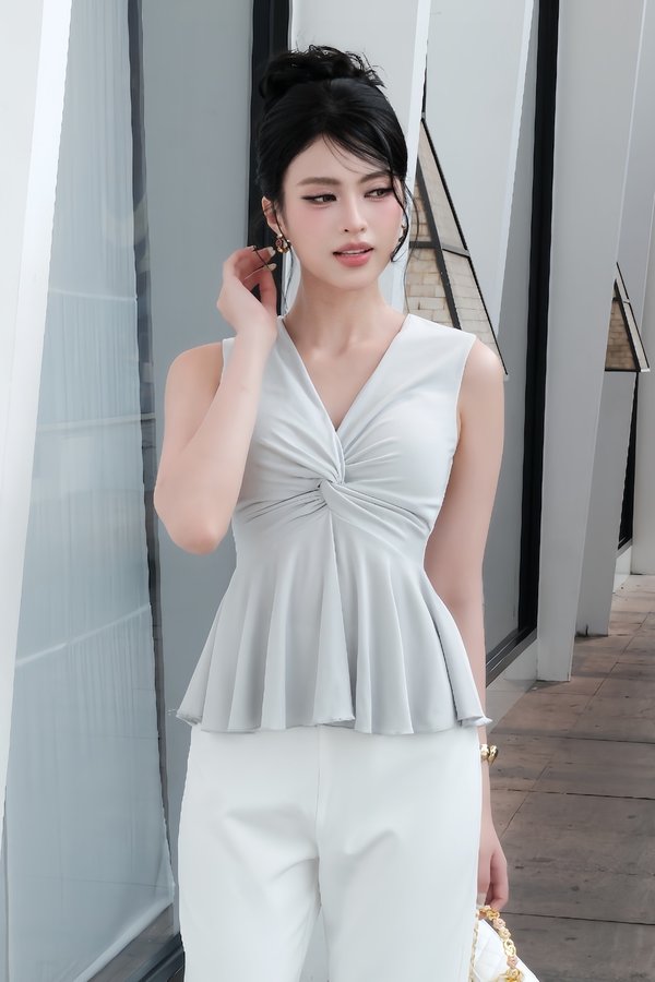 Larissa Twist knot Flare Padded Top